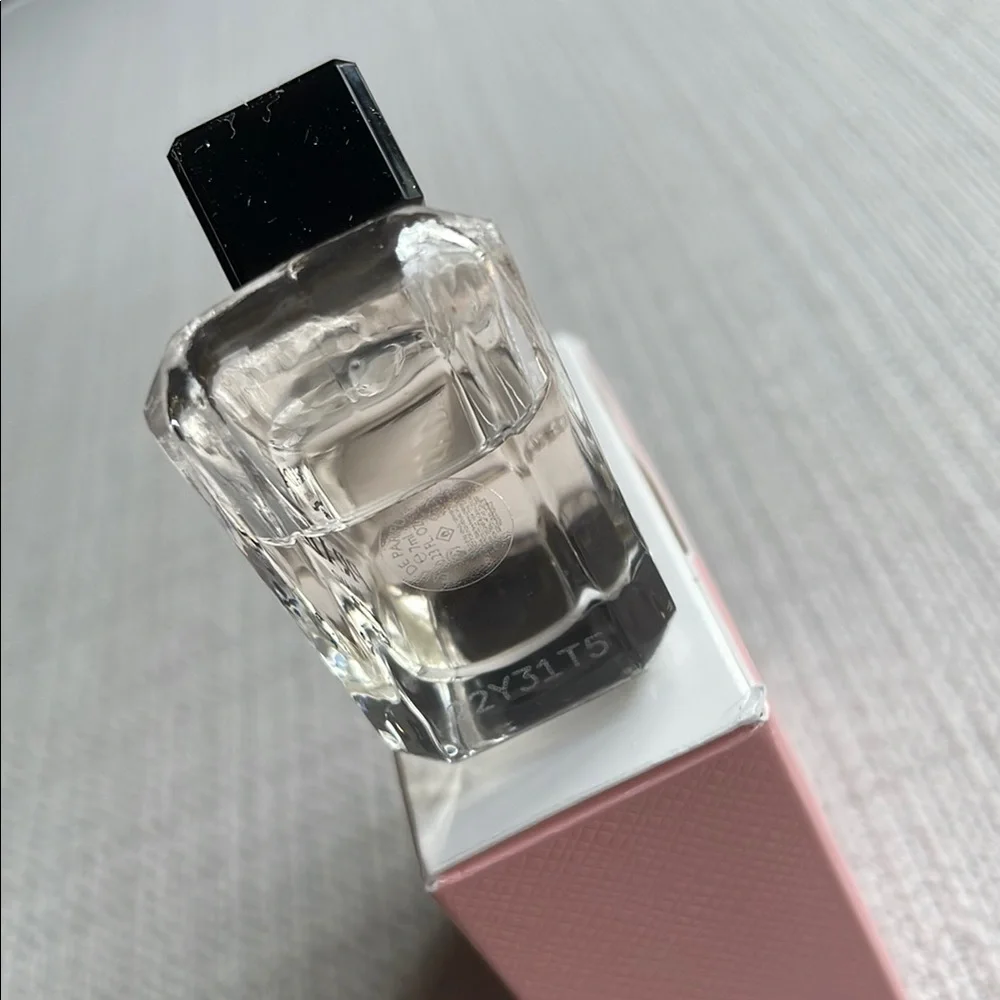 Prada paradoxe virtual flower miniature